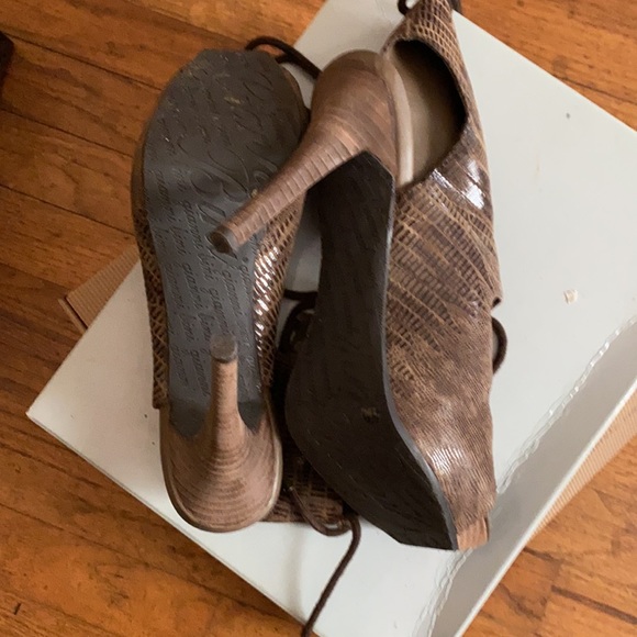 Heels - Picture 4 of 4